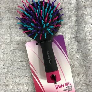 New with tags TUG FREE GIRLS MIRRORED BRUSH. Small